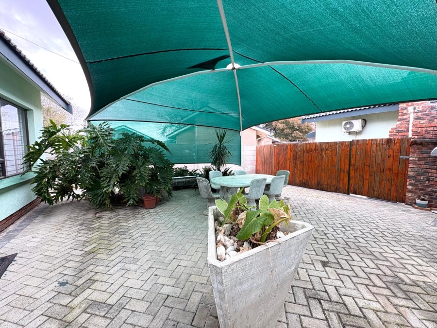 6 Bedroom Property for Sale in Lakeview Free State